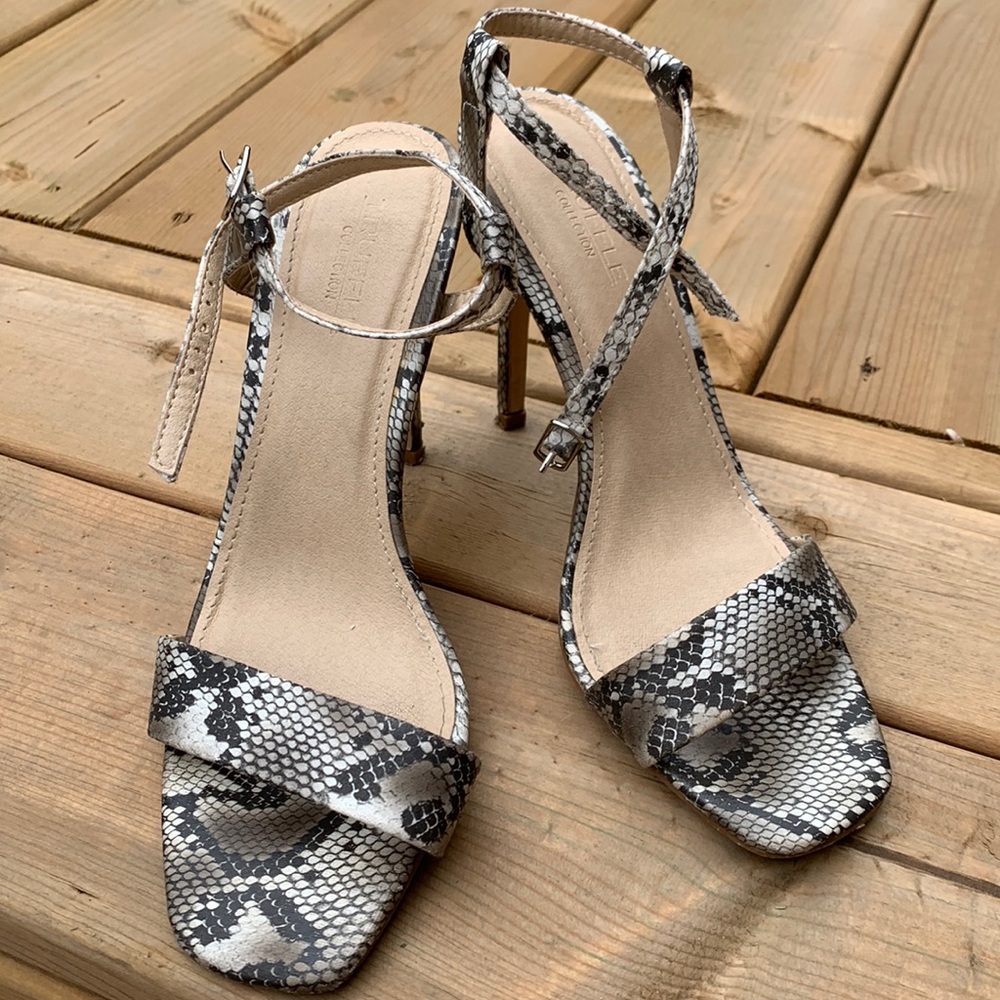 Heel sandals made by Truffle collection. Snake skin pattern size 37